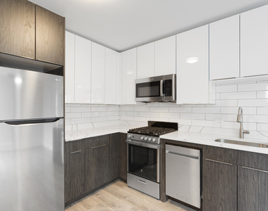 5858 N Sheridan Road - Photo Thumbnail 2