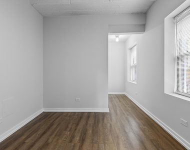 5718 N Winthrop Avenue - Photo Thumbnail 5