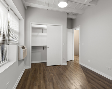 5718 N Winthrop Avenue - Photo Thumbnail 6