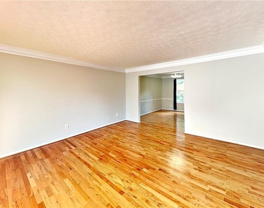 7185 Lone Oak Way - Photo Thumbnail 6
