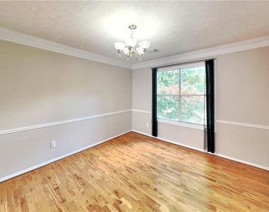 7185 Lone Oak Way - Photo Thumbnail 8
