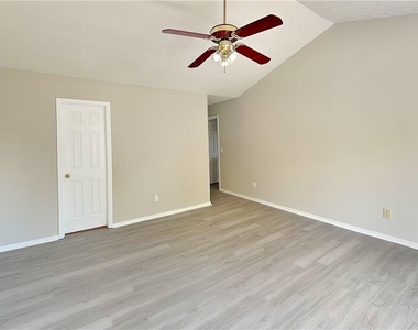 7185 Lone Oak Way - Photo Thumbnail 12