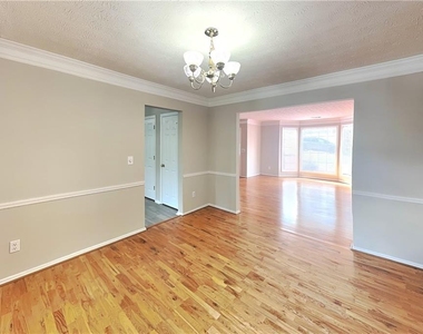 7185 Lone Oak Way - Photo Thumbnail 7