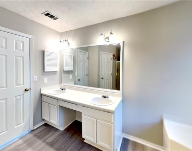 7185 Lone Oak Way - Photo Thumbnail 14