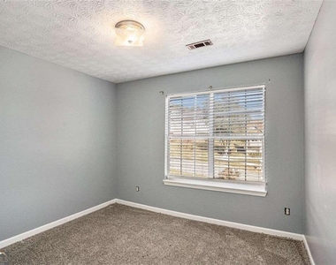 2733 Cedar Tree Lane - Photo Thumbnail 4