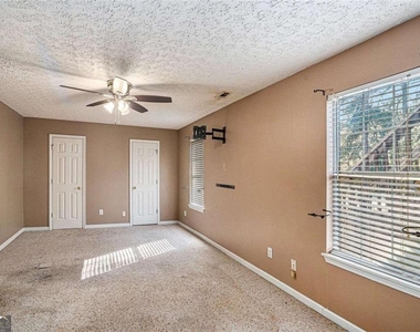 2733 Cedar Tree Lane - Photo Thumbnail 3