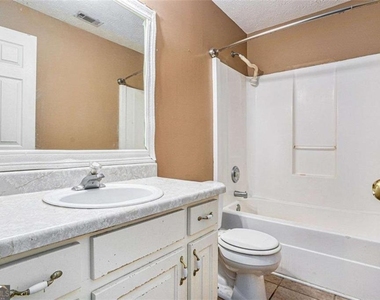 2733 Cedar Tree Lane - Photo Thumbnail 8