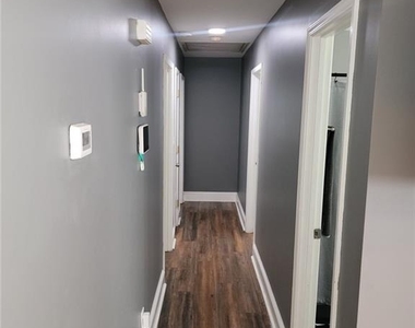 5104 Carole Place Sw - Photo Thumbnail 6