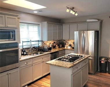5104 Carole Place Sw - Photo Thumbnail 2