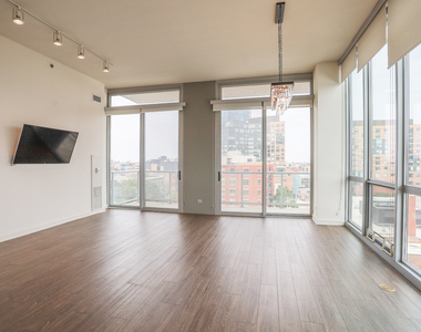 910 W Huron Street - Photo Thumbnail 3