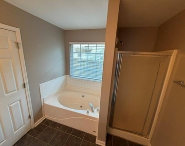708 Riverside Drive Nw - Photo Thumbnail 10