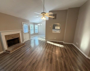708 Riverside Drive Nw - Photo Thumbnail 3