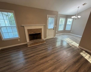 708 Riverside Drive Nw - Photo Thumbnail 4