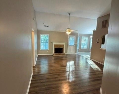 708 Riverside Drive Nw - Photo Thumbnail 2