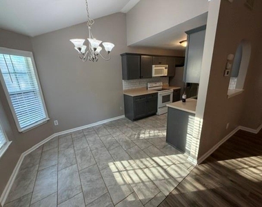 708 Riverside Drive Nw - Photo Thumbnail 5