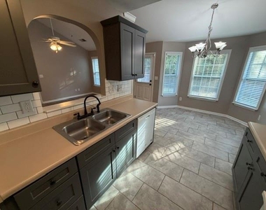 708 Riverside Drive Nw - Photo Thumbnail 6