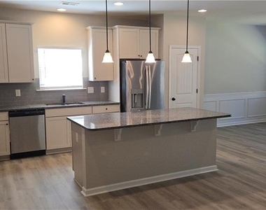 251 Jefferson Avenue - Photo Thumbnail 6