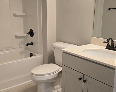 251 Jefferson Avenue - Photo Thumbnail 21