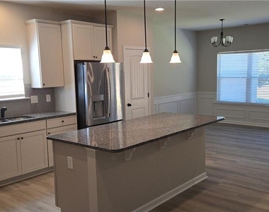251 Jefferson Avenue - Photo Thumbnail 4