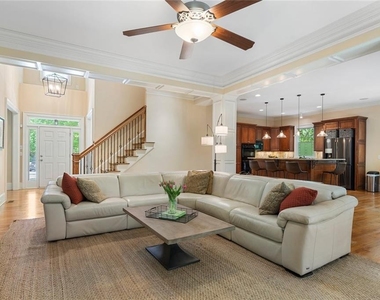 3698 Lakeview Drive - Photo Thumbnail 14