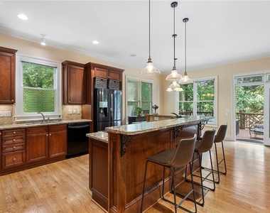 3698 Lakeview Drive - Photo Thumbnail 20