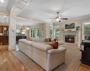 3698 Lakeview Drive - Photo Thumbnail 8
