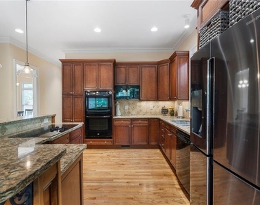 3698 Lakeview Drive - Photo Thumbnail 22