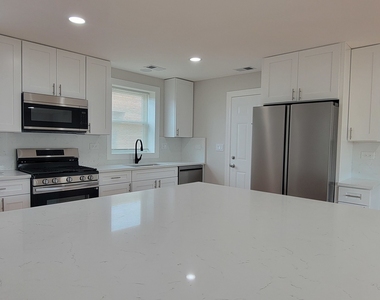 2840 W Arthur Street - Photo Thumbnail 2