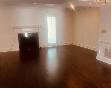 410 Forestgate Court - Photo Thumbnail 5