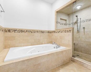914 W Hubbard Street - Photo Thumbnail 11