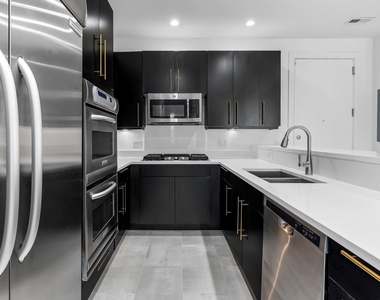 914 W Hubbard Street - Photo Thumbnail 5