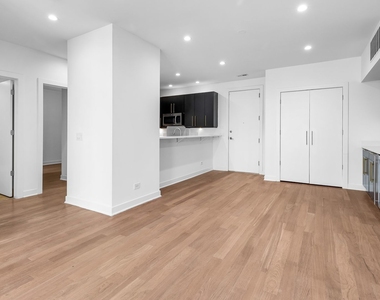 914 W Hubbard Street - Photo Thumbnail 3