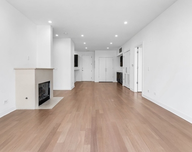 914 W Hubbard Street - Photo Thumbnail 2