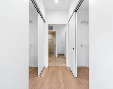 914 W Hubbard Street - Photo Thumbnail 9