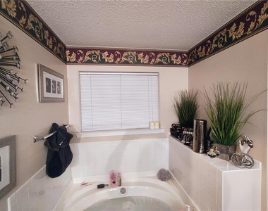 11993 Red Ivy Lane - Photo Thumbnail 3