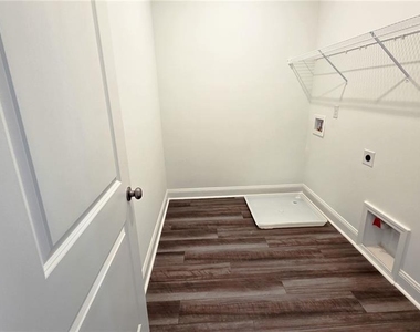 3982 Alderstone Drive - Photo Thumbnail 18