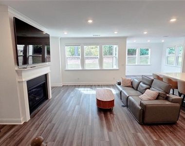 3982 Alderstone Drive - Photo Thumbnail 3