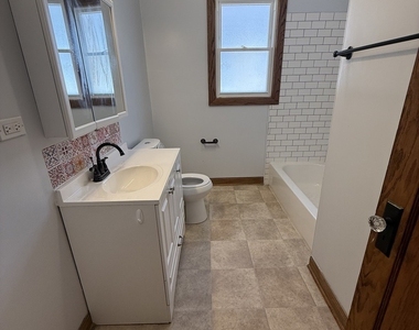 1231 Ridgeland Avenue - Photo Thumbnail 5