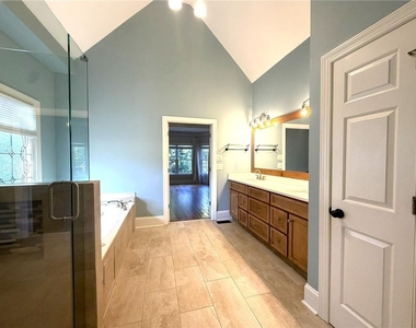 6675 Olde Atlanta Parkway - Photo Thumbnail 31