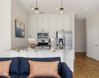 384 Ralph Mcgill Boulevard Ne - Photo Thumbnail 3