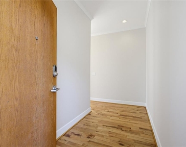 384 Ralph Mcgill Boulevard Ne - Photo Thumbnail 2