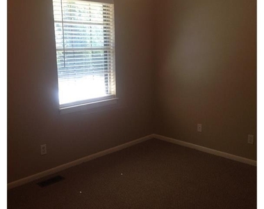 1235 Riverside Drive - Photo Thumbnail 9