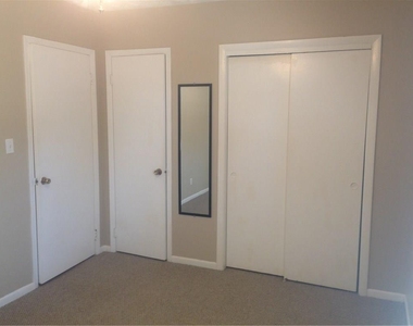 1235 Riverside Drive - Photo Thumbnail 10