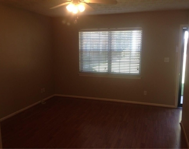 1235 Riverside Drive - Photo Thumbnail 4