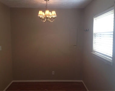 1235 Riverside Drive - Photo Thumbnail 7