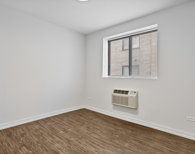 5411 N Winthrop Avenue - Photo Thumbnail 4