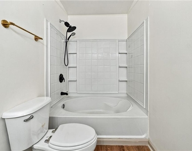 310 Paden Cove Trail - Photo Thumbnail 11