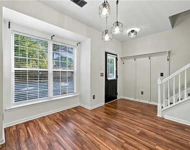 310 Paden Cove Trail - Photo Thumbnail 6