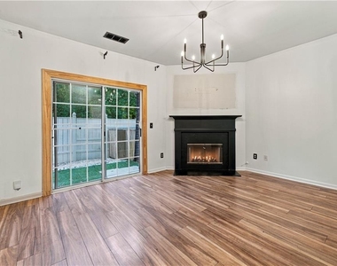310 Paden Cove Trail - Photo Thumbnail 4