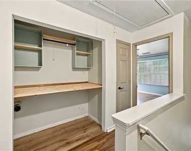 310 Paden Cove Trail - Photo Thumbnail 12